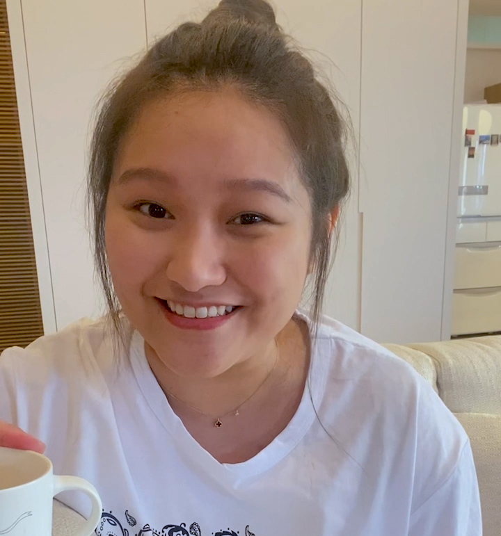 Woman with a coffe mug