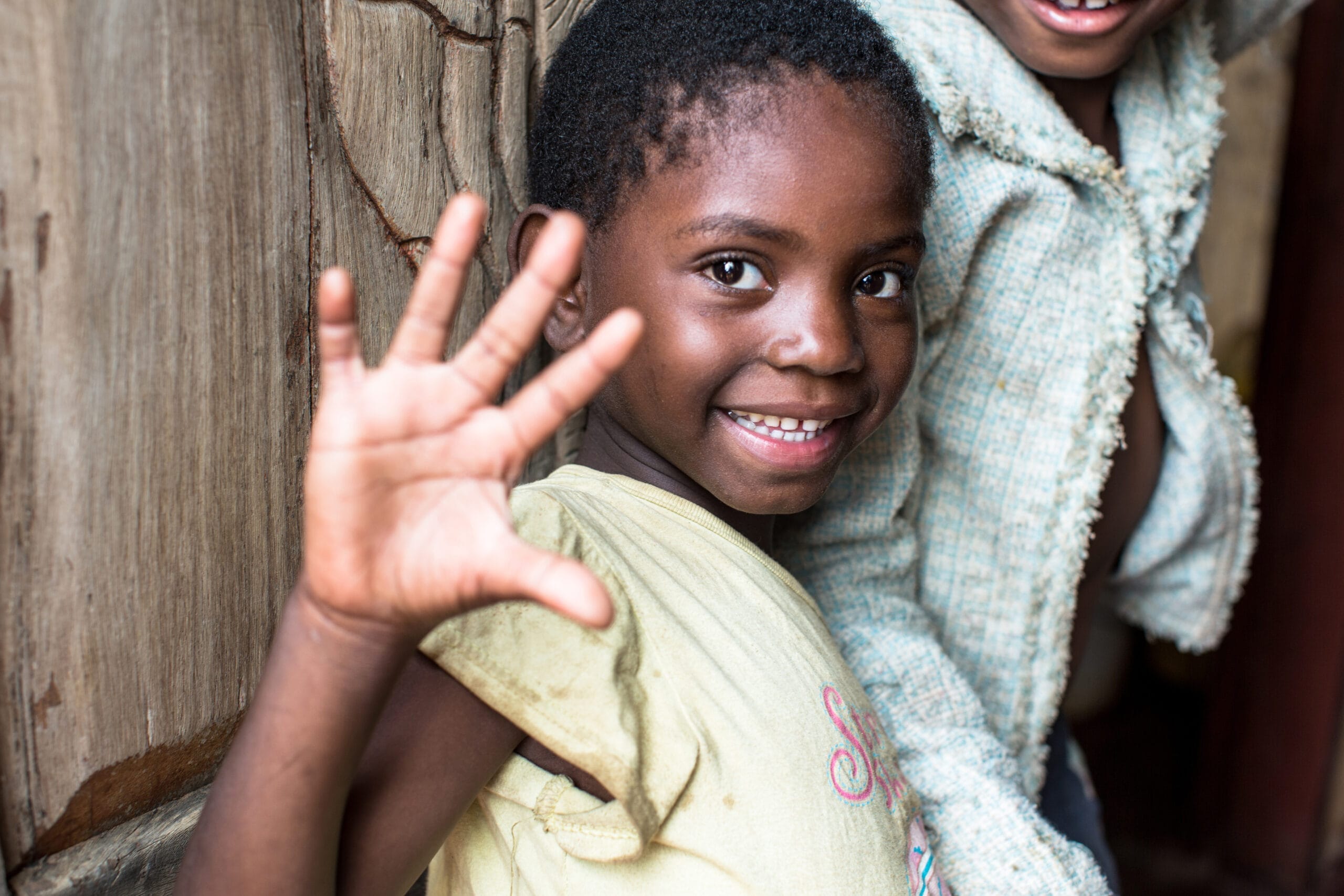 Girl holding up five fingers to the camera