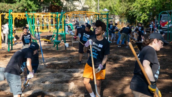 Amway Cares: Over 1,000 Employees Volunteer More Than 6,000 Hours During 2025 Week of Service