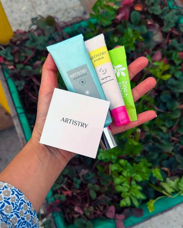 There's no such thing as too many #Artistry products, right? 👉👈😅

🧪 #ArtistryLabs
✨ #ArtistryStudio
💄 #ArtistryGoVibrant
🌟 #ArtistryFutureGlow
💙 #ArtistrySkinNutrition

Comment the emoji of the first Artistry product you tried 👇
📸 Amway Business Owner @nevralimbozz
#Amway #AmwayLife