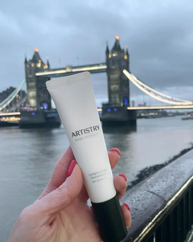 A geography quiz powered by Artistry #EverPerfect Longwearing Foundation 😍

Where in the 🌎 was this photo taken? 👇
🇬🇧 London, United Kingdom
🇺🇸 Seattle, USA
🇮🇸 Reykjavík, Iceland
🇫🇷 Paris, France

Comment your guess's emoji below!
📸 Amway Business Owner @myamwshop
#Amway #AmwayLife #Artistry