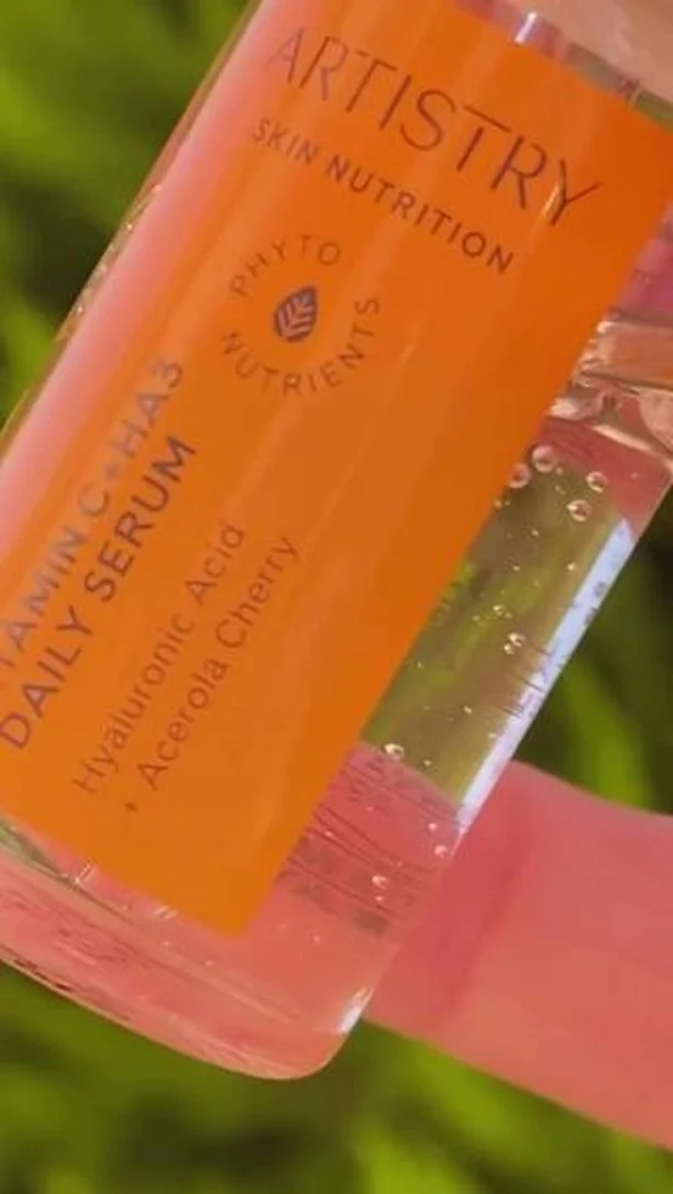 The brightening boost your skin deserves 🧡

#ArtistrySkinNutrition Vitamin C+HA3 Daily Serum takes anti-aging benefits to the next level ⬆️ Get unprecedented levels of Vitamin C plus triple Hyaluronic Acid and a peptide blend for smoother, more plumped skin.

What’s your go-to Skin Nutrition serum? 👇
📸 Credit @mayabakkaloglu
#Artistry