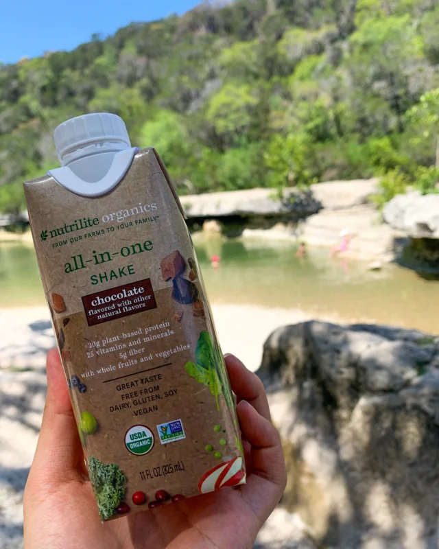 Take your plant goodness on-the-go! 🌱 #Nutrilite All-In-One shake contains 20g of plant-based protein, 25 vitamins and minerals, 5g of fiber and whole fruits & vegetables 😋 Ready to drink wherever your adventures take you! 🏔️🏖️🏜️

Are you team Chocolate or Vanilla? 🤔👇
📸 Credit @_jenszen
#Nutrilite #Amway #AmwayLife