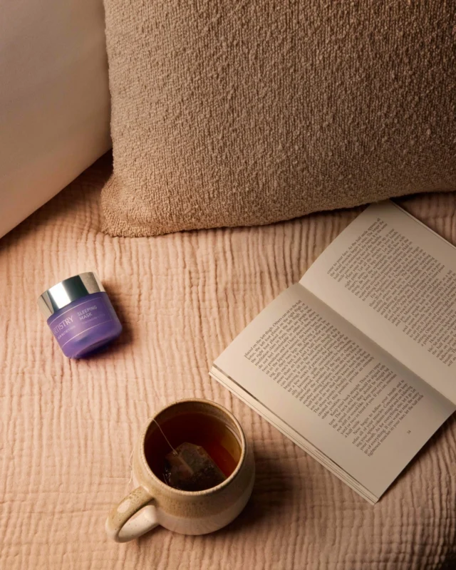 The #Artistry Sleeping Mask feels like... 😴😌

Soothing lavender, ultra-hydrating fermented Cica and white chia oil from Nutrilite-grown plants, what more can you ask for from a relaxing nighttime skincare routine? Wake up looking radiant, well rested and ready to face the day with the #ArtistrySkinNutrition Sleeping Mask 💜

#Amway #AmwayLife