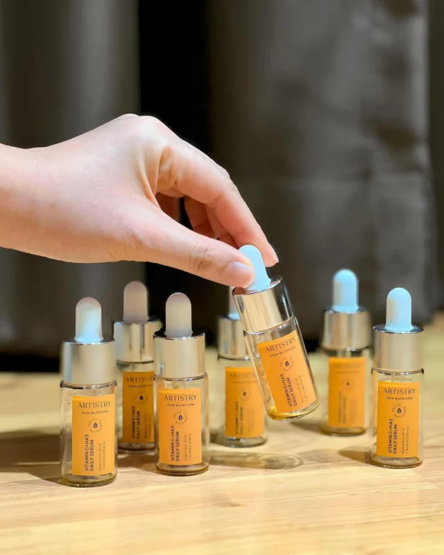 Picking a new serum should be THIS easy 💁‍♀️😂

Artistry Skin Nutrition Vitamin C + HA3 Serum contains vitamin C, antioxidants from #Nutrilite Acerola Cherries, and 3 types of hyaluronic acid to help reduce the look of fine lines + wrinkles 😍

📸 Credit: @grace.tnnworld
#Amway #AmwayLife #Artistry #ArtistrySkinNutrition