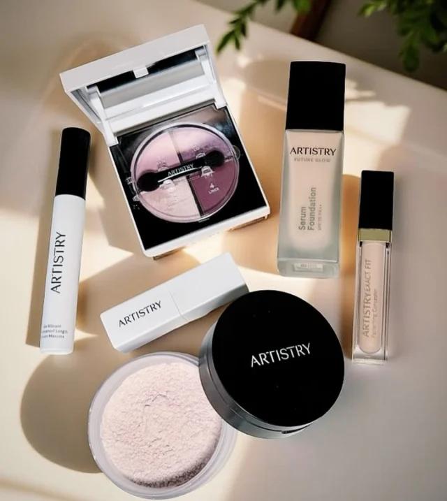 We love seeing a well rounded #Artistry routine 🤩❤️

#FutureGlow 🤝 GoVibrant 🤝 #ExactFit

What Artistry products make up your daily routine? 👇
📸 Photo Credit Oana-Florentina Bora @myamwshop
#Amway #AmwayLife