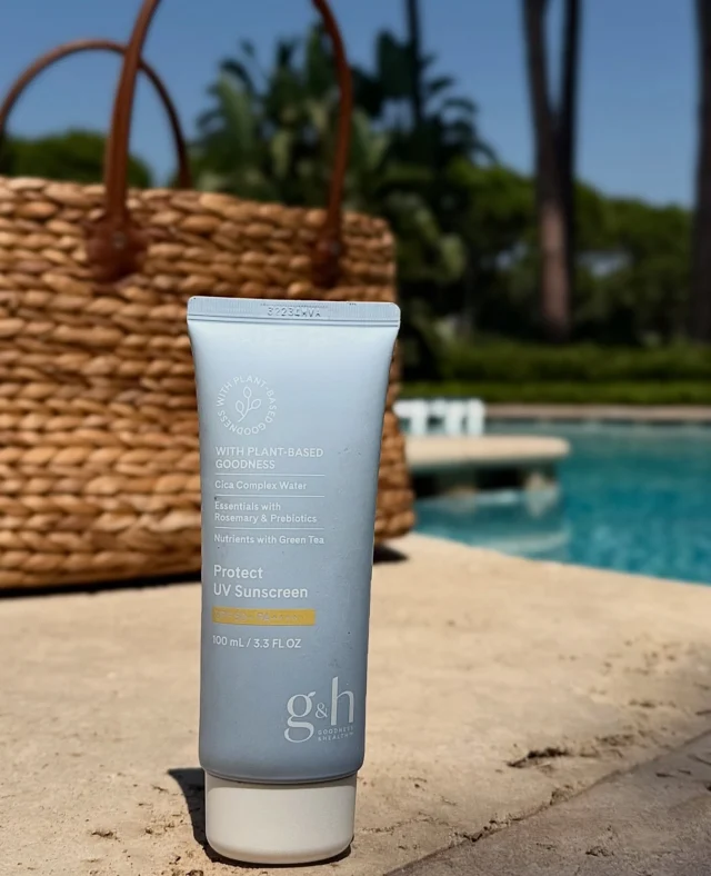 Enjoy stress-free days in the sun with g&h ☀️😎

g&h Protect Body Lotion SPF 50+ is enriched with plant-based ingredients like cica complex water, rosemary and Nutrilite-approved green tea extract to help protect your skin from both UVA & UVB rays 🌱😍

📸 Photo Credit: @theumrann
#gandh #Amway #AmwayLife