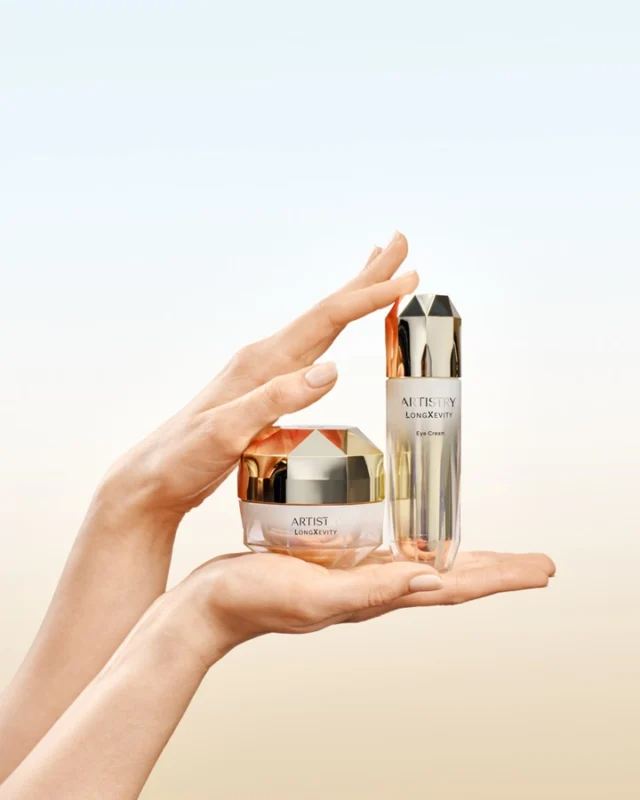 See a difference in the appearance of skin at the cellular level with the new #ArtistryLongXevity 🤍

Artistry scientists & global skin experts have developed a new way to improve the appearance of skin - at the cellular level. Artistry LongXevity helps reveal beautiful, healthy-looking, and younger-looking skin!

Beauty and Science in every detail ✨

Now available in...
🇯🇵 Japan
🇪🇺 Europe
🇹🇼 Taiwan
🇿🇦 South Africa

Make sure you follow your local market's social accounts to stay on top of your own upcoming product launches!

#TheFutureOfYourSkin #Amway #AmwayLife #Artistry