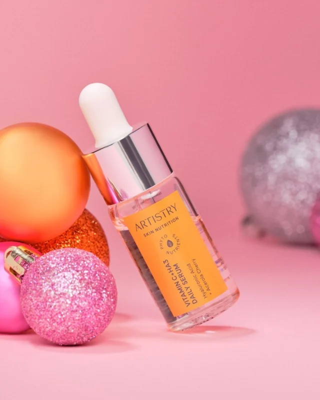 Fall in love with #ArtistrySkinNutrition Vitamin C+HA3 Daily Serum this holiday season! 😍🎄

This benefits-packed serum instantly brightens complexion, targets the look of wrinkles and (best of all) stays potent for 30 days 😍

#HappyHolidays #Amway