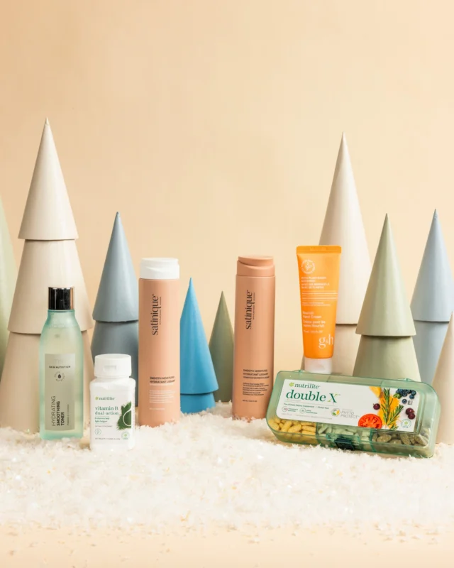 You’ll never be at a loss for what Amway products to gift your loved ones this holiday season 🎁

✨ Artistry: Healthy looking skin
🌿 Nutrilite: Daily supplements and immune support
💆‍♀️ Satinique: Smooth, moisturized, winter-ready hair
🧡 G&H: Plant-based body care that protects and soothes

What was the first Amway product you were ever gifted? 👇
#HappyHolidays #Amway #AmwayLife