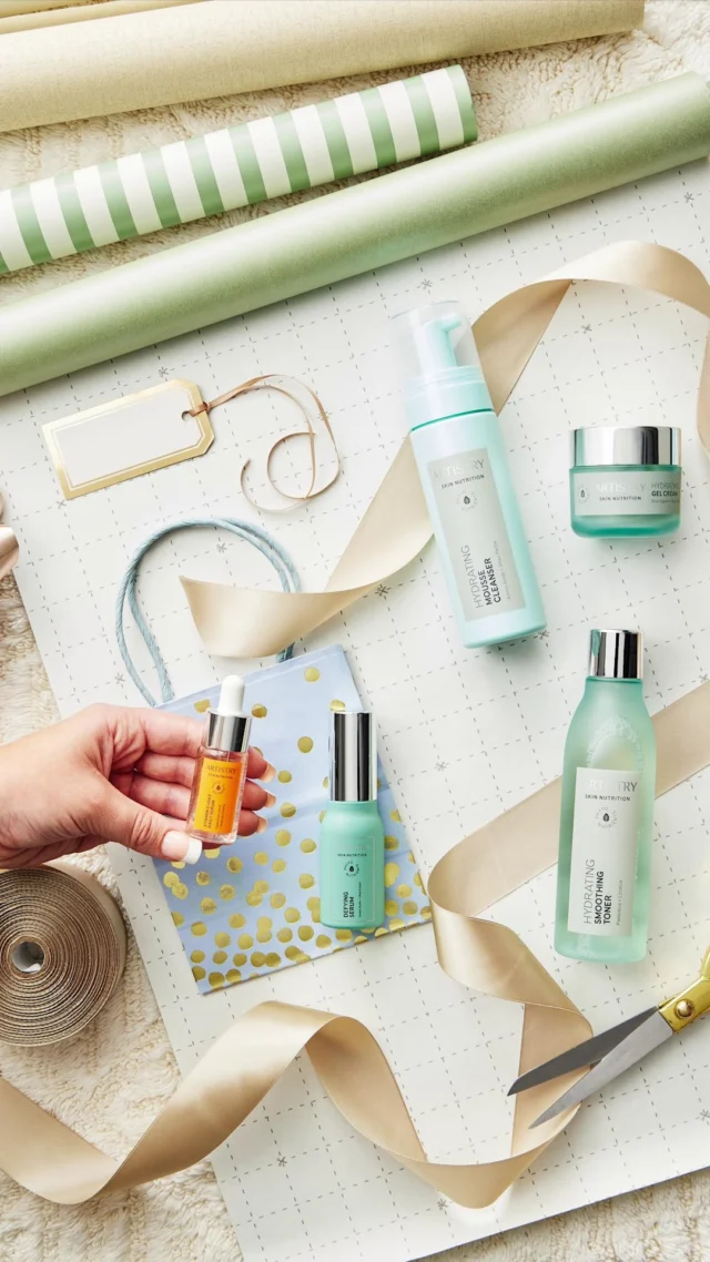 Are the holidays really complete without some last-minute gift wrapping? 😅😂

Which of these Artistry Skin Nutrition products are you giving to your loved-ones tomorrow 👇
#HappyHolidays #Amway #Artistry