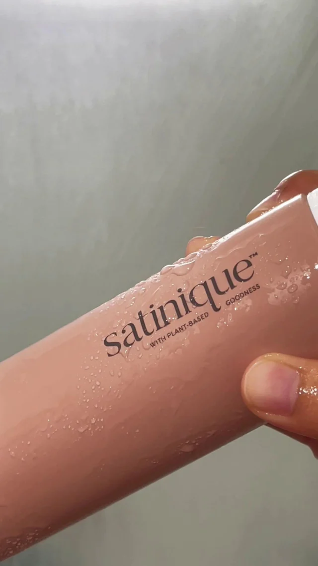Squeeze hydration and shine back into hair with Smooth Moisture 💧

The protein-rich #Satinique formula adds instant moisture and extra softness, leaving hair feeling nourished and manageable from root to tip ✨

Apply shampoo to wet hair, massage into a lather and rinse. After shampooing, apply conditioner and comb throughout hair with your fingers to get the best result! 🙌

📸 Video Credit: @skinny.pear
#Amway #AmwayLife #Satinique
