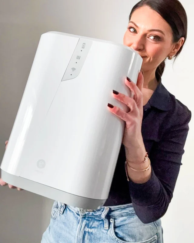 Clean drinking water is always worth smiling about 😄

🌎 Sustainable design
📱 Innovative technology
🔁 Easy, hassle-free filter changes

How do you hydrate? 👇
📸 Photo Credit: @glow_with_oana
#Amway #AmwayLife