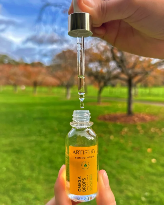 Replenish skin's radiance with new Omega Drops 😍

💧 Absorbs quickly 
💧 Long-lasting 
💧 Hydrating
💧 Lightweight

Add to your #ArtistrySkinNutrition routine for a moisturization glow up! ✨
📸 Photo Credit: @praewzaapita
#Amway #AmwayLife #Artistry #OmegaDrops