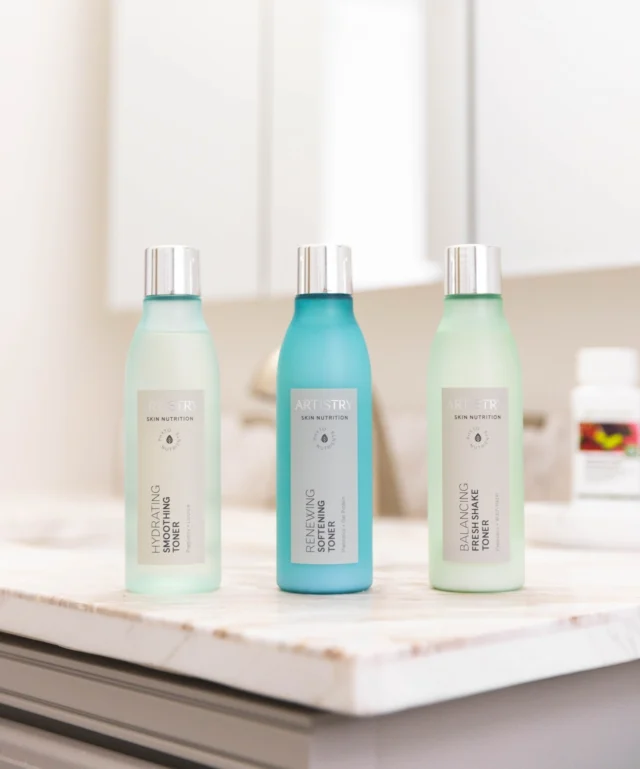 Which Artistry Skin Nutrition toner is your daily go-to? 🤔

💧 Hydrating: Provides skin with a smooth, silky-soft feel
✨ Renewing: Leaves a dewy-drenched feeling to smooth skin
⚖️ Balancing: Sweeps away oil and shine in an instant

#Amway #AmwayLife #Artistry #ArtistrySkinNutrition